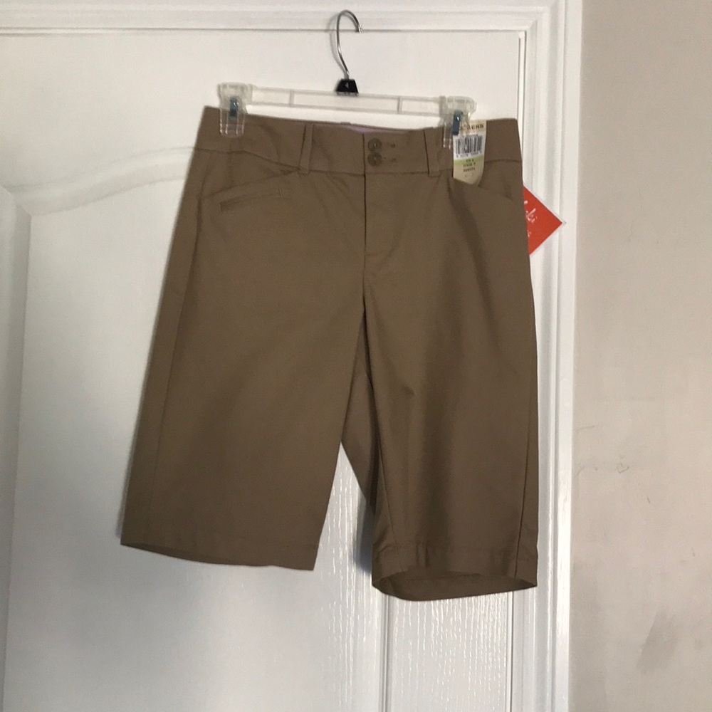 Women’s Dockers Khaki Refined Bermuda shorts